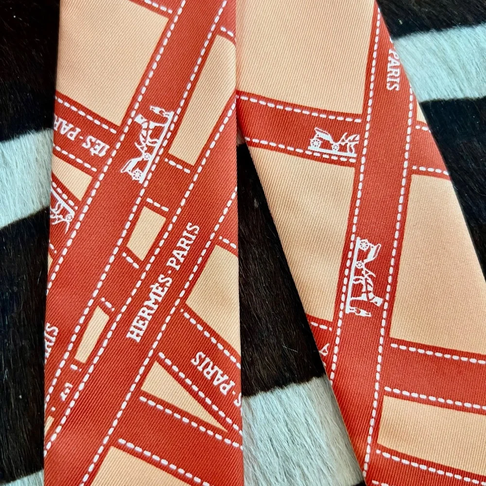 Authentic Vintage Hermes Orange and Light Orange Ribbon Print Twilly - Picture 5 of 5